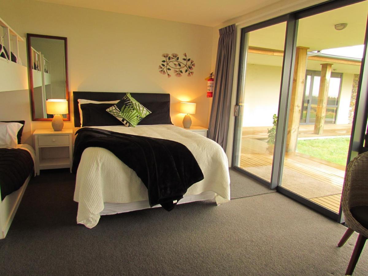 The Bunkhouse Hotel Waiau Exterior photo